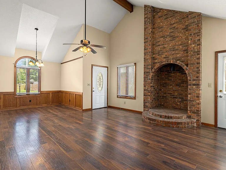 3753 N Pickwick Ave — Photo 23