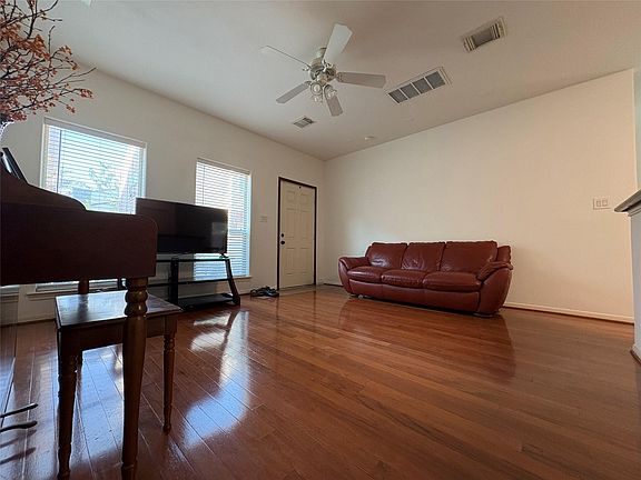 5th image of 2241 Naomi St