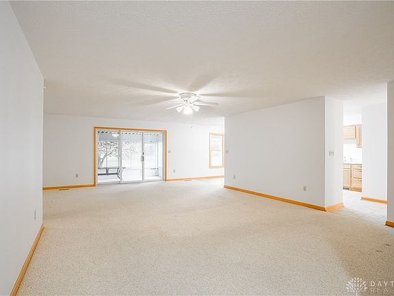 4th image of 120-122 Old Carriage Dr
