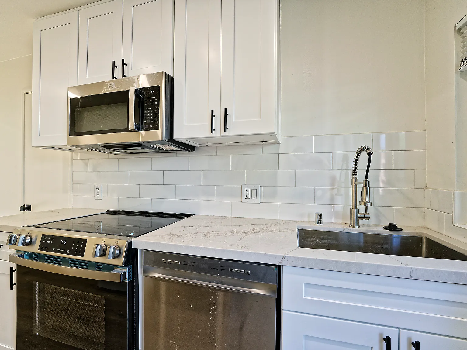 2 bed, $3,275 — Photo 2