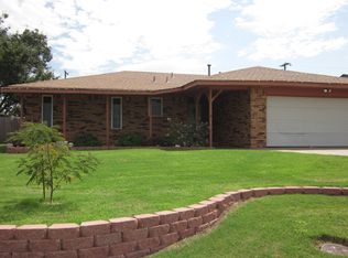 1312 Dougherty Ave, Clinton, OK 73601