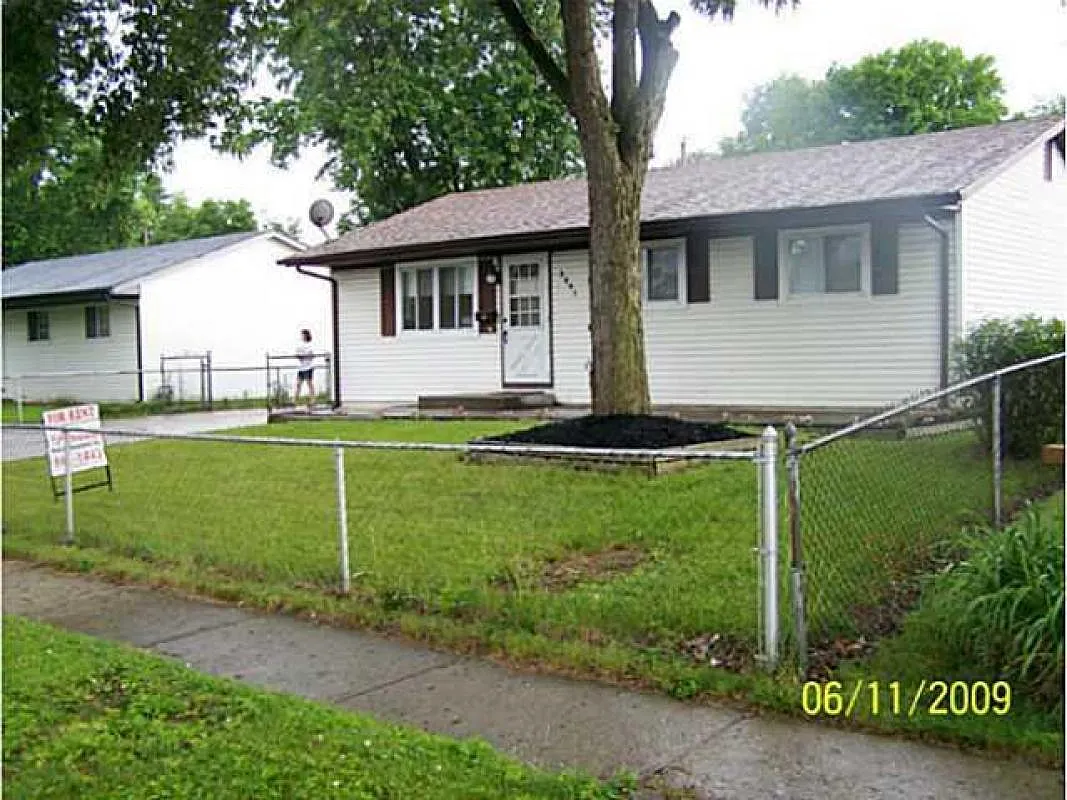 3891 Clearwater Dr photo 1