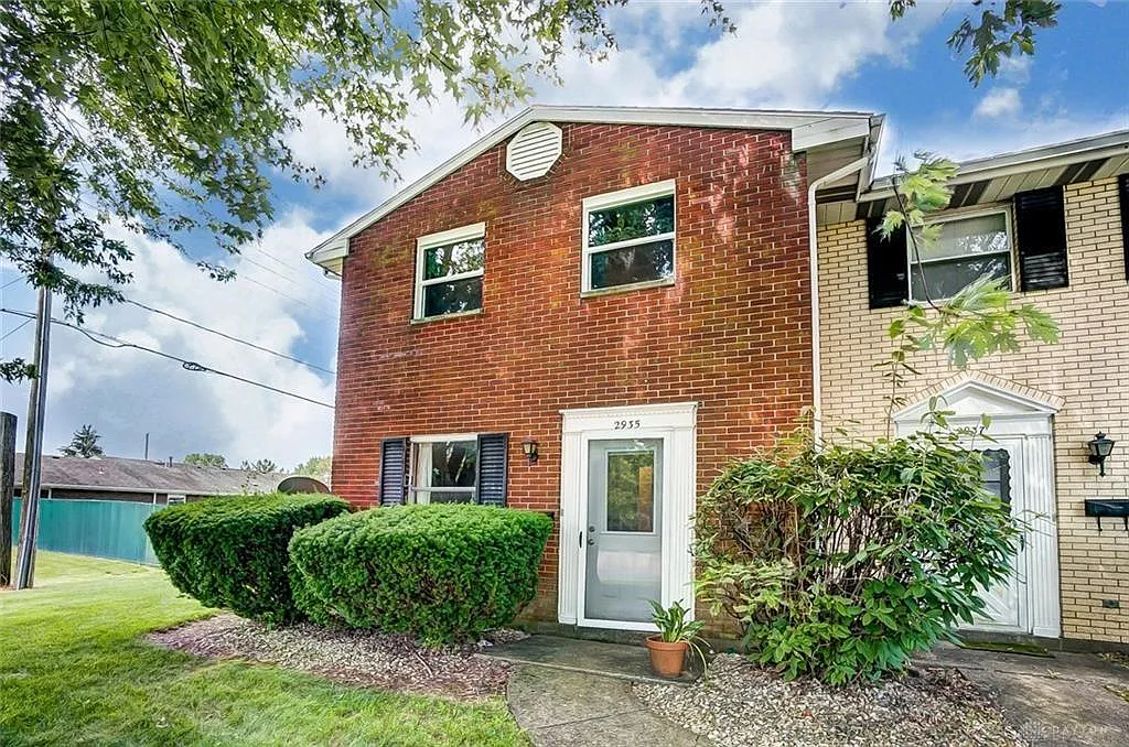 2935 Derr Rd photo 1