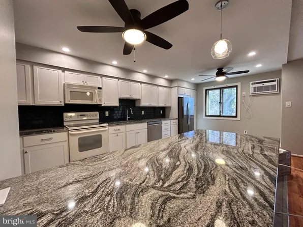 200 Winding Way #J-23, Downingtown, PA 19335