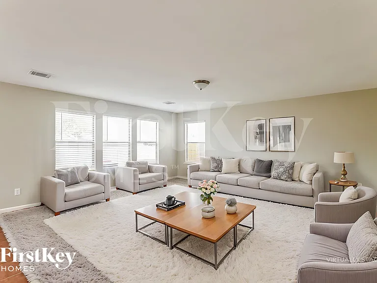 339 Remington Harbor Ct — Photo 4