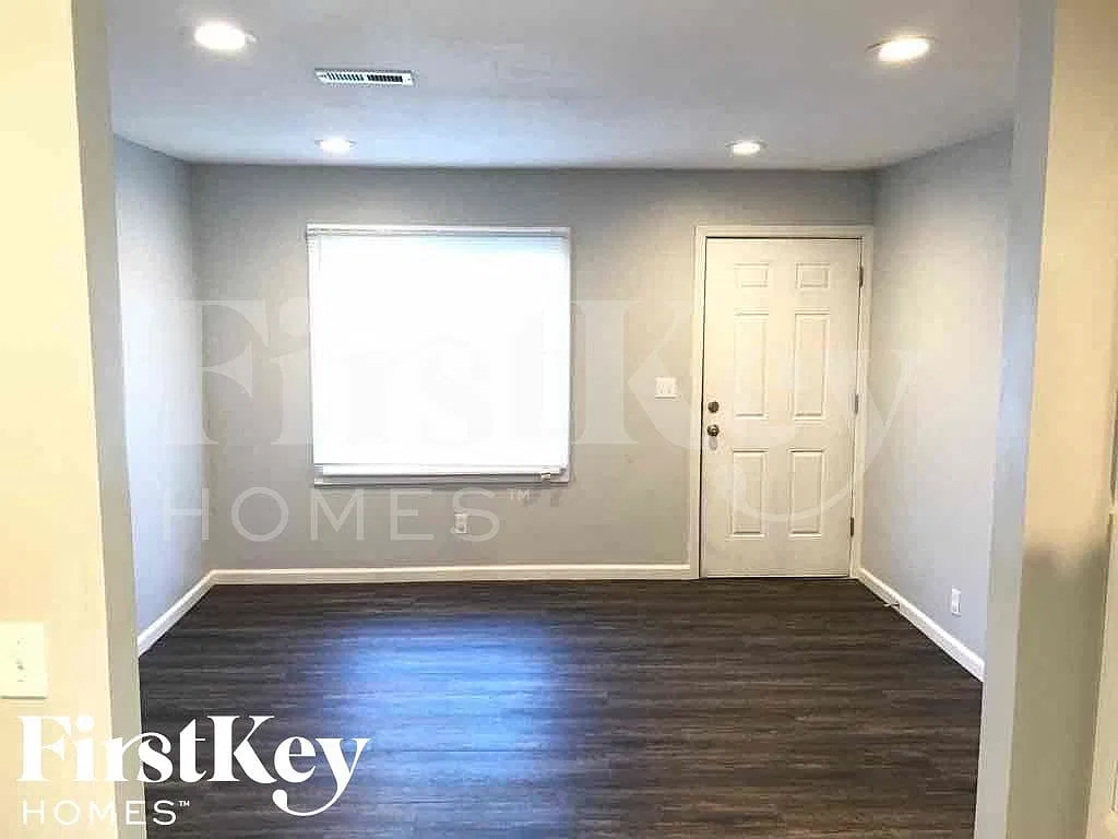 4 bed, 3.0 bath, 1625 sqft, $2,125 — Photo 4