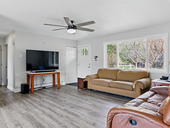 4th image of 1335 Wood Hill Ct