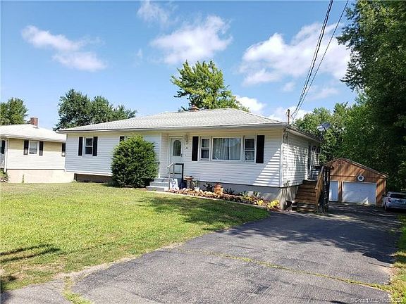 3rd image of 26 Wedgewood Dr