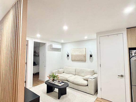 4th image of 199 N 6th St #Penthouse