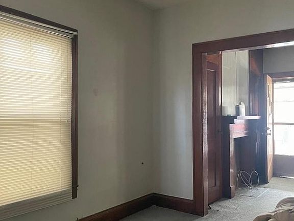 5th image of 841 Montgomery Ave