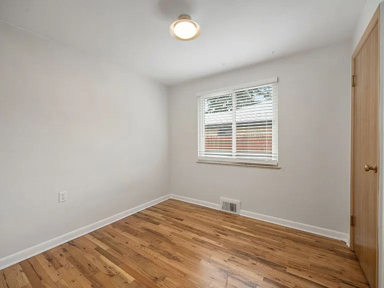 160 Circle Dr — Photo 39