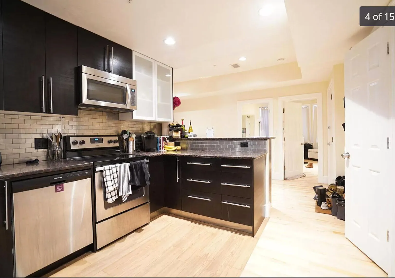 No Brokers Fee Unit in Coolidge Corner, Central AC, Fully Renovated, Parking for Rent — Photo 2