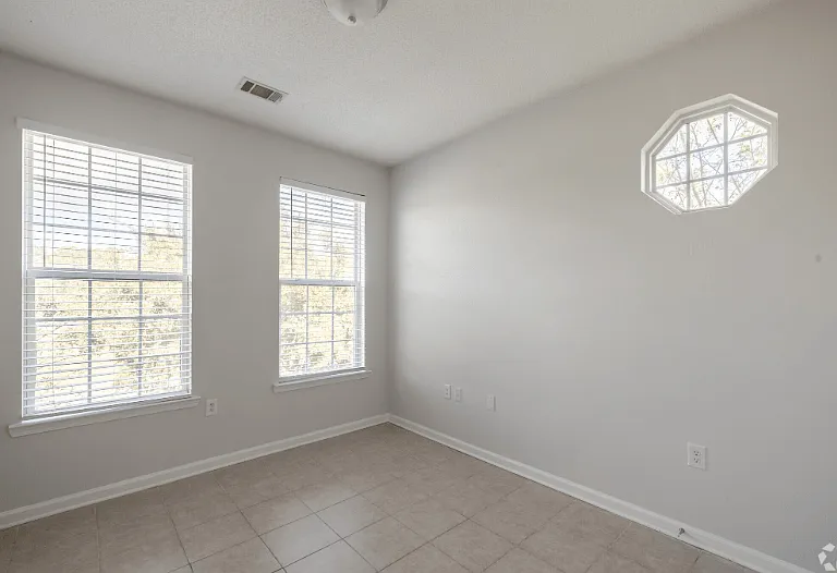 College Street Station Apartments — Photo 5