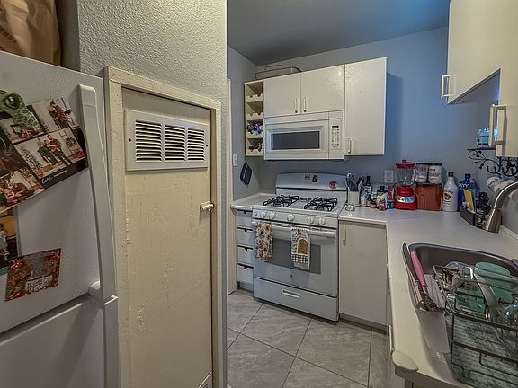 12th image of 2856 Halbert St