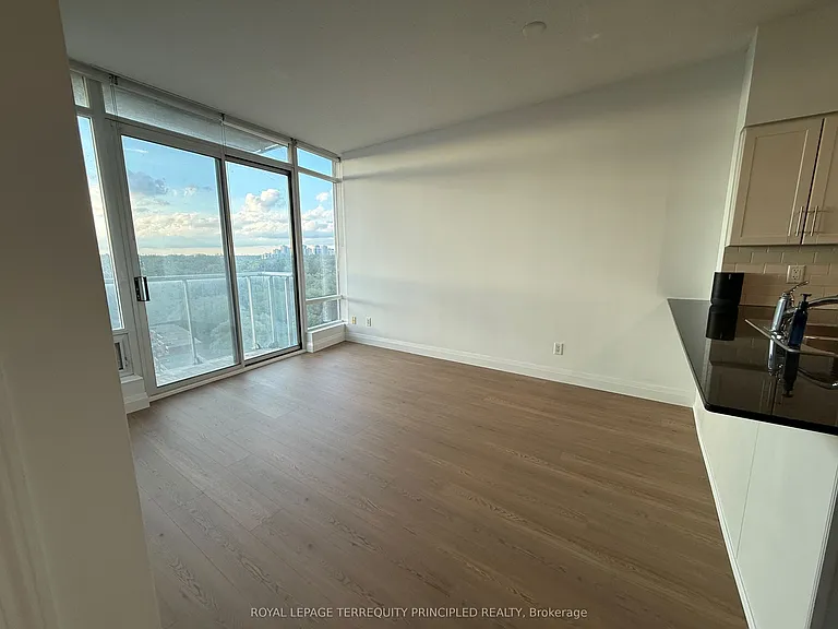 15 Windermere Ave #1403 — Photo 6