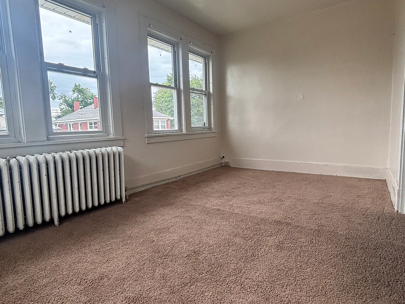 3 bed, $1,200 — Photo 4