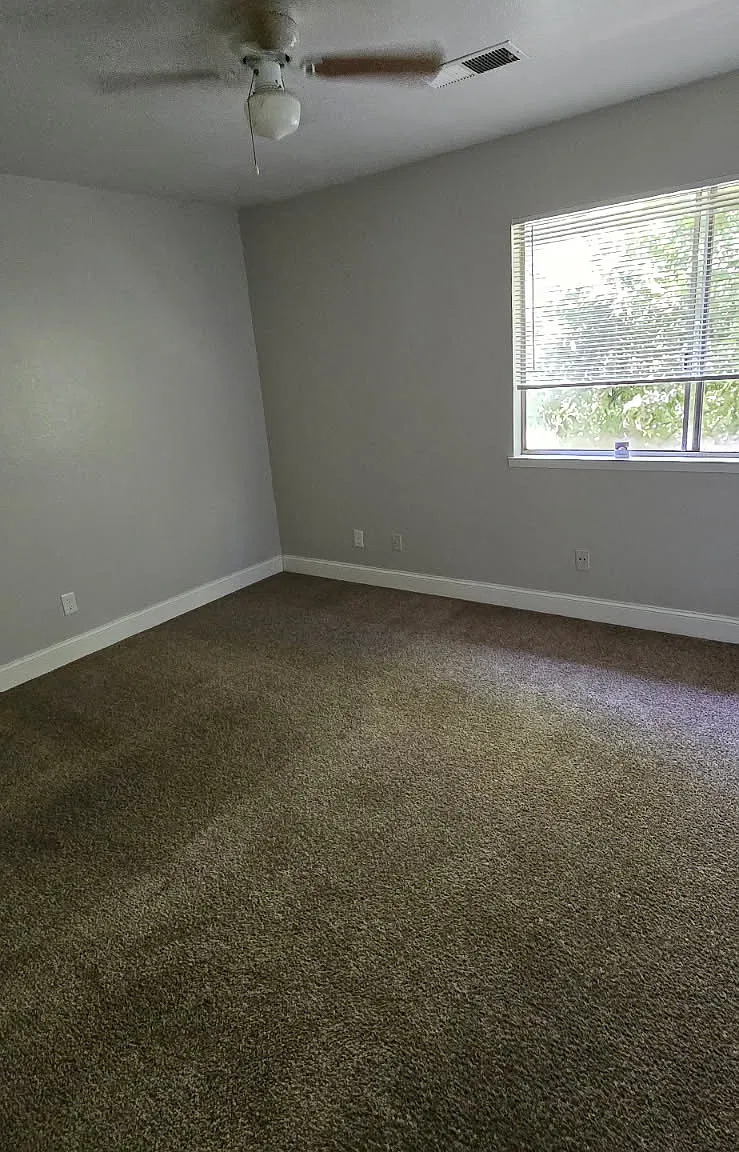 2 bed, 1.5 bath, 1000 sqft, $1,400 — Photo 2