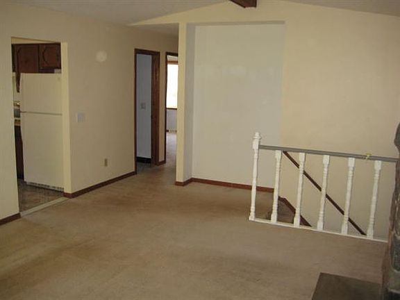 4th image of 15450 Portis St