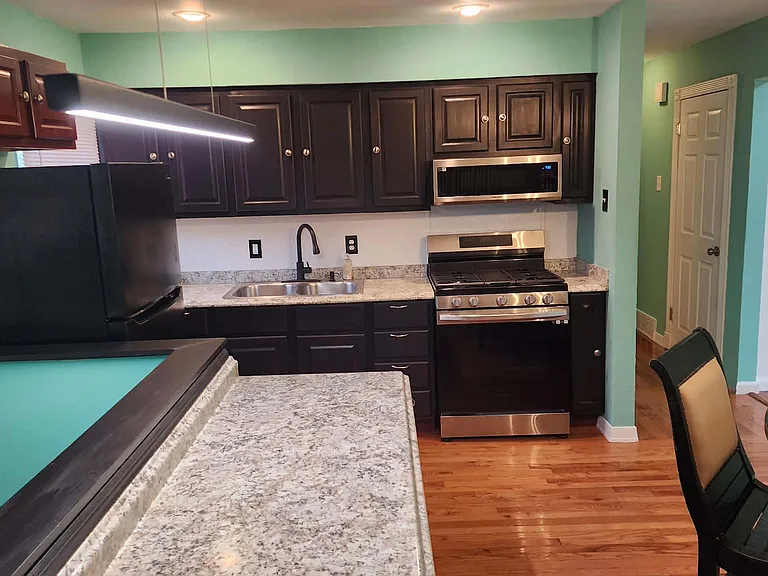 1725 Clover Ln — Photo 3