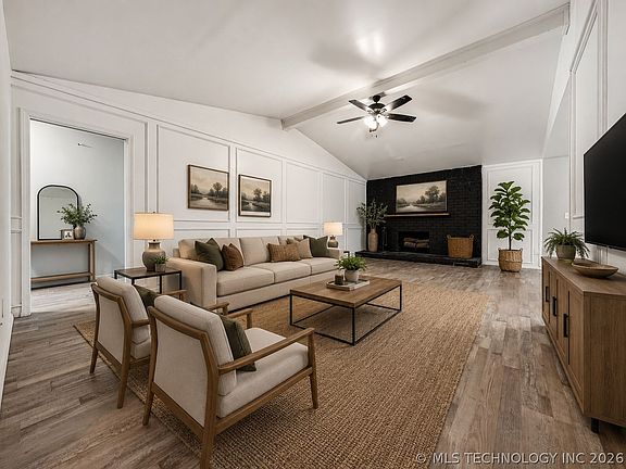 4th image of 309 Capitol St