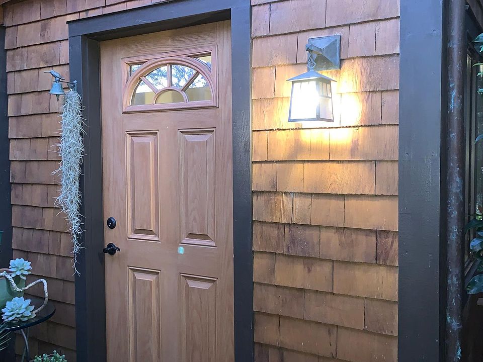 1st image of 104 Congo St