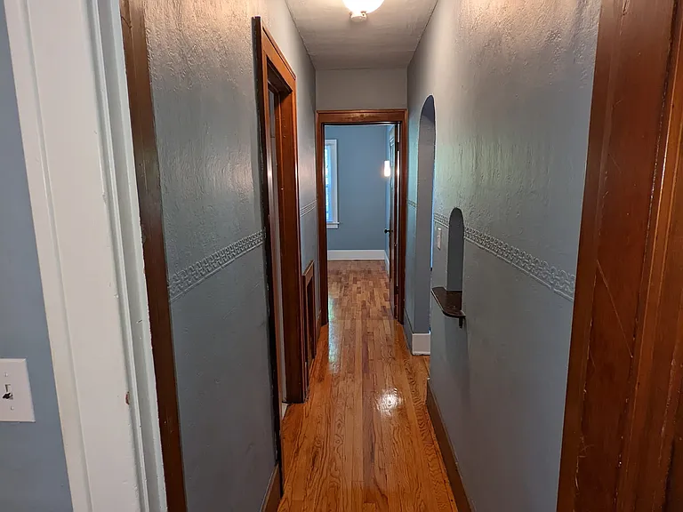 225 N Foster Ave — Photo 10