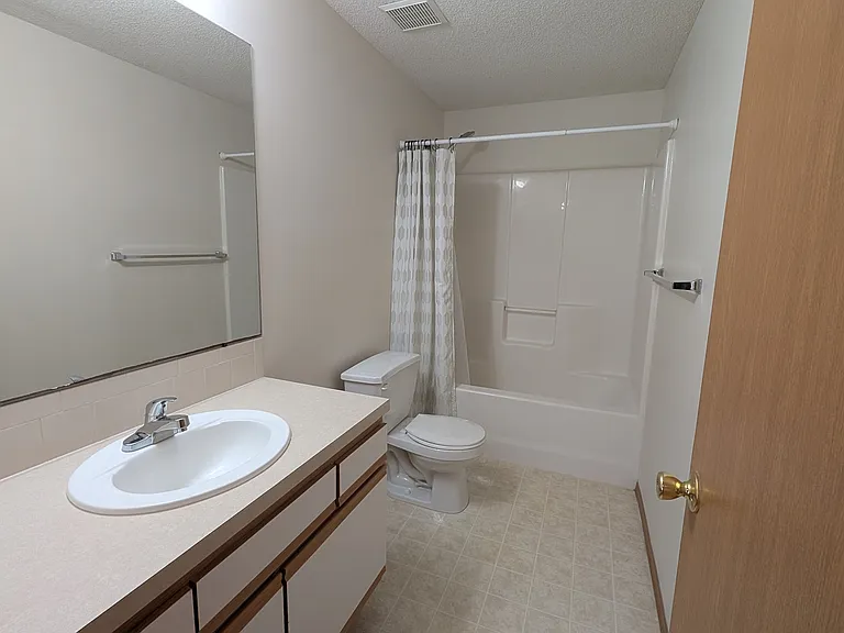 1448 N Glancey St — Photo 11