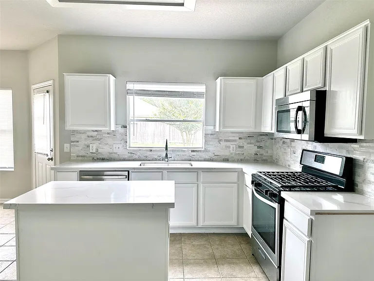 15410 Fir Woods Ln — Photo 10