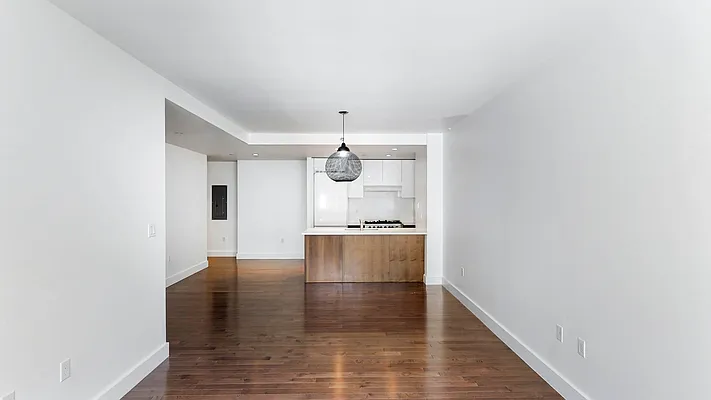 Rented by Bizzarro Agency | media 17