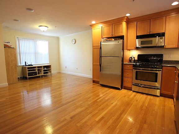5th image of 14 Munroe Ave #3