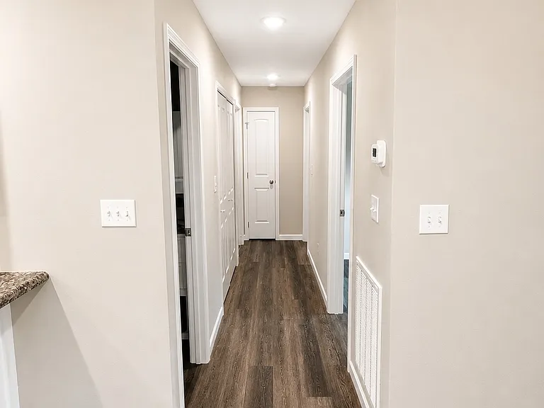 121 Jonathan Ln — Photo 4