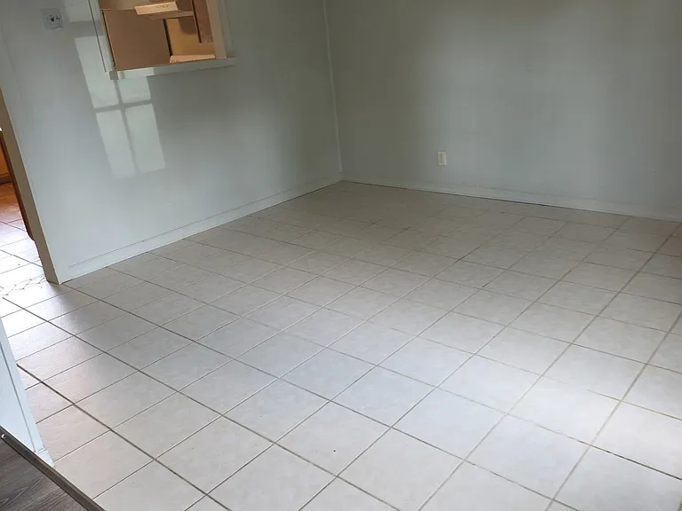 127 Shadybrook Dr #5 — Photo 2