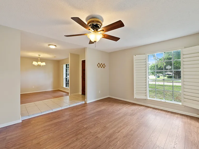 719 Reseda Dr — Photo 5