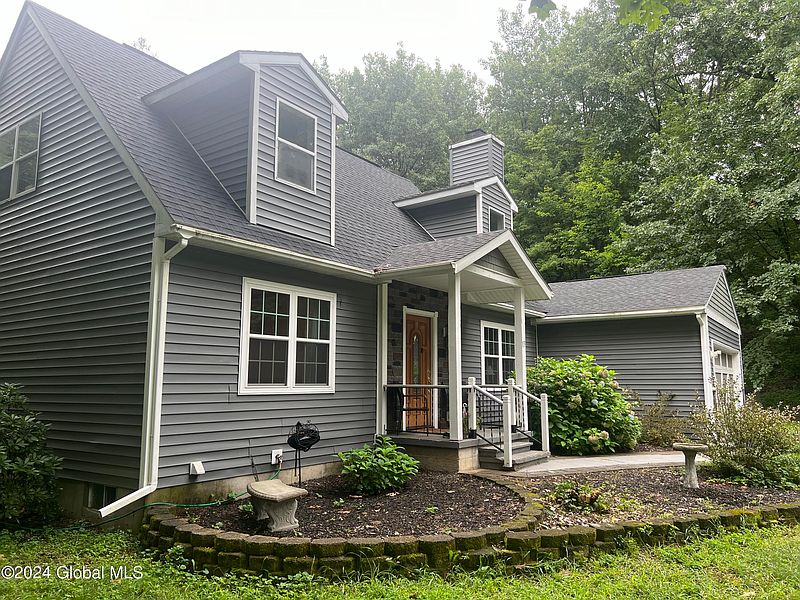 3rd image of 13 Castlewood Drive