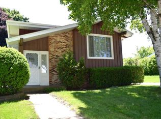 8601 Westbrook Dr, Sturtevant, WI 53177