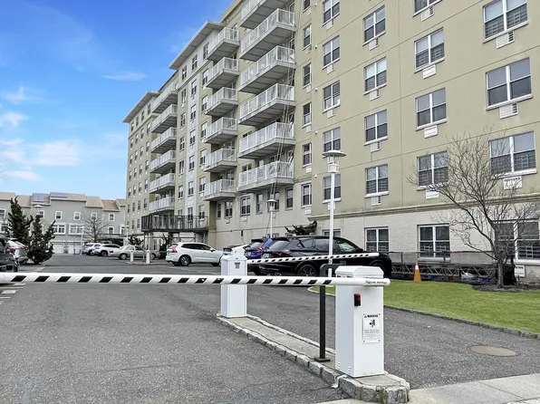 79-14 Rockaway Beach Boulevard image 2 of 15