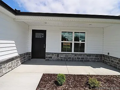 3 bed, 2.0 bath, 1391 sqft, $2,400 — Photo 2