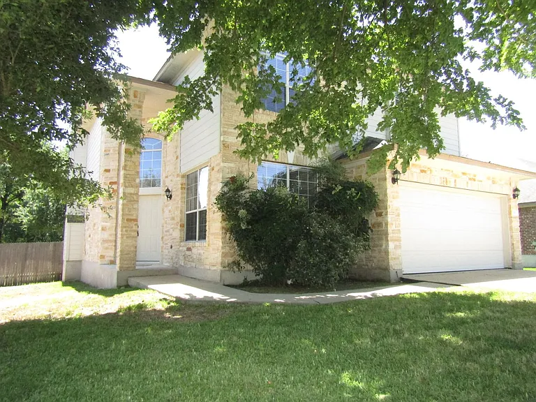 593 Cullen Blvd — Photo 3