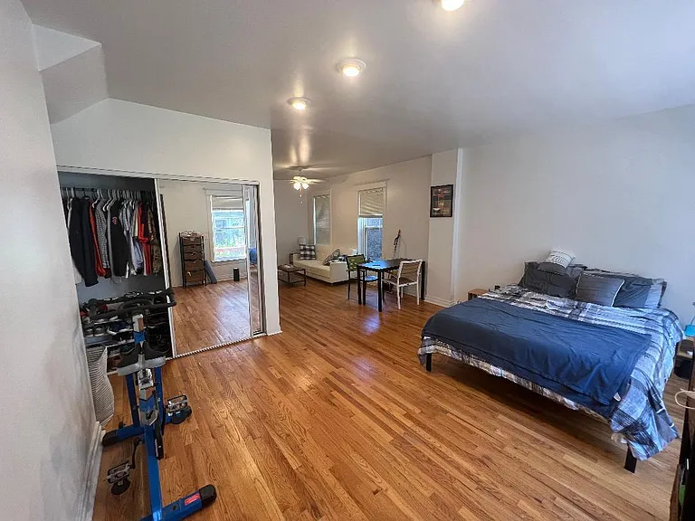 852 W Diversey Pkwy #1R — Photo 2