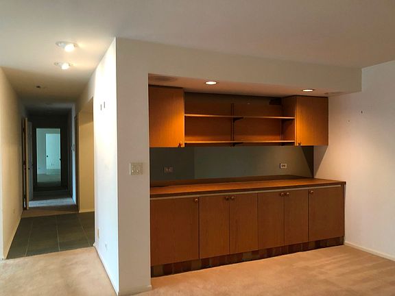 5th image of 105 E Laurel Ave APT 304