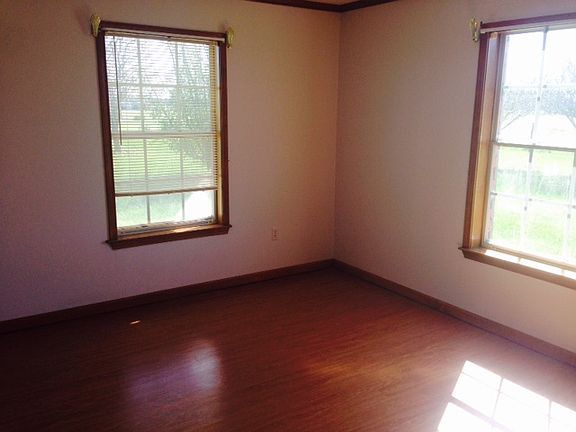 2nd image of 1924 Greta Ln
