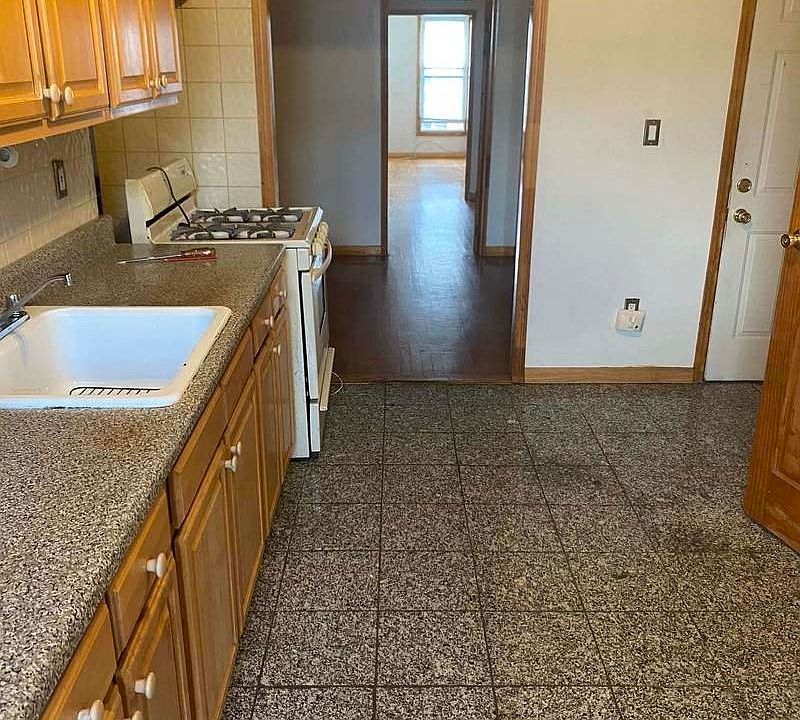 2nd image of 554 Leonard St #2