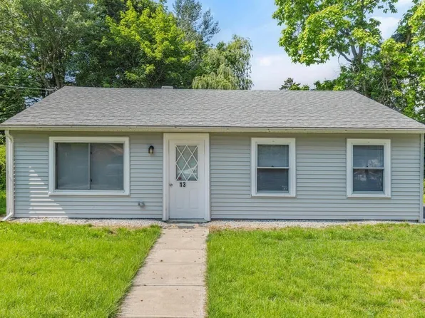 13 Clarendon Rd, Auburn, MA 01501
