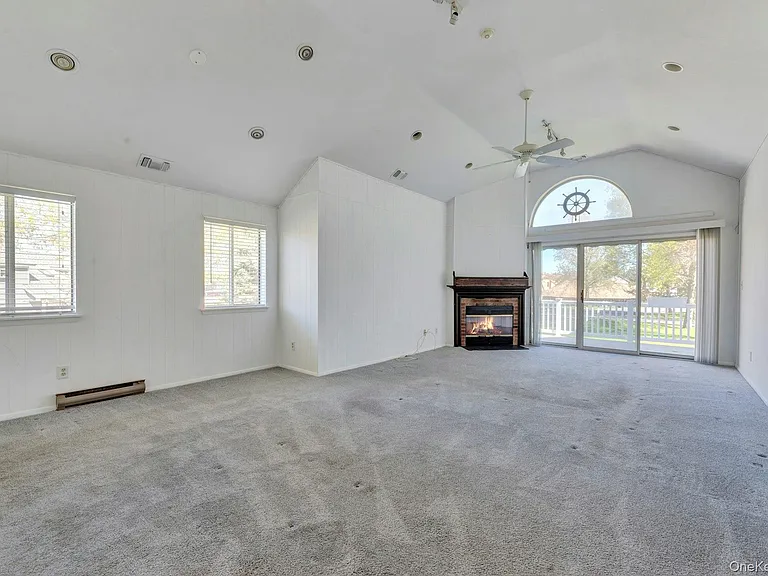 367 Seabreeze Ct — Photo 8