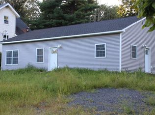 2 Robins Dr, Circleville, NY 10919