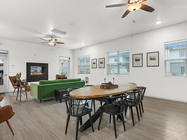 Verda Crossing | Clubhouse Seating