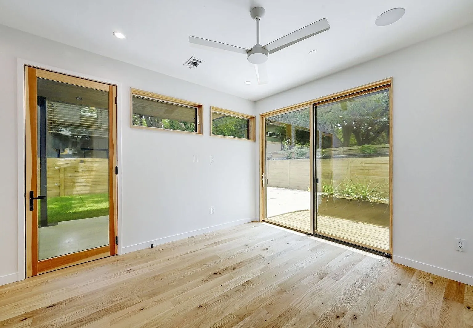 2 bed, 1.5 bath, 966 sqft, $3,300 — Photo 3