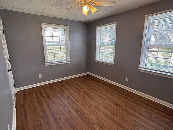 4th image of 917 Wilder Pl