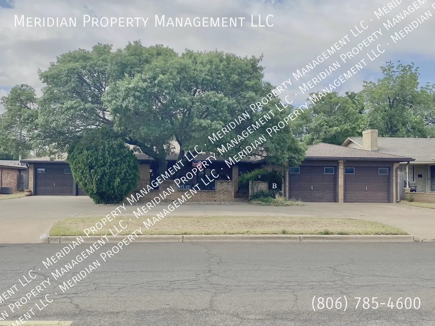 Fabulous 3/2/2 duplex in central Lubbock — Photo 1