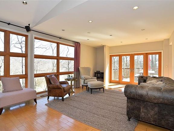 4th image of 123 Woodshire Dr